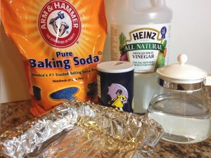 Jewelry Cleaning Solution with Baking Soda and Vinegar